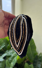 Cargar imagen en el visor de la galería, Diademas trabajadas a mano en la India