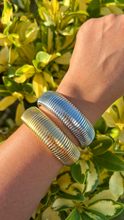 Cargar imagen en el visor de la galería, pulsera ancha
