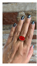 Cargar imagen en el visor de la galería, Sortija de labios

