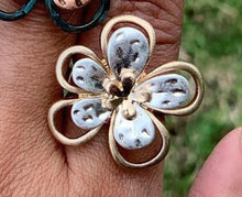 Cargar imagen en el visor de la galería, Sortija de flor
