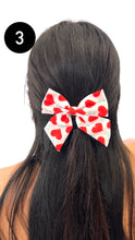 Cargar imagen en el visor de la galería, Lazos con print de corazón pequeño
