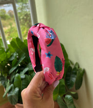 Cargar imagen en el visor de la galería, Diademas con print de melón y flamingos
