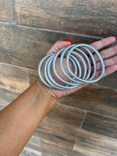 Cargar imagen en el visor de la galería, Set glitter jelly bangles
