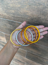 Cargar imagen en el visor de la galería, Set glitter jelly bangles
