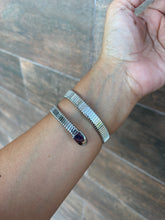 Cargar imagen en el visor de la galería, Reloj plateado esfera negra

