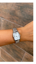 Cargar imagen en el visor de la galería, Reloj plateado rectangular
