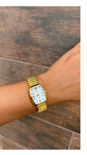 Cargar imagen en el visor de la galería, Reloj dorado rectangular
