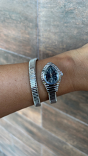 Cargar imagen en el visor de la galería, Reloj plateado esfera negra
