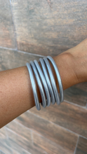 Cargar imagen en el visor de la galería, Set glitter jelly bangles
