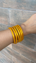 Cargar imagen en el visor de la galería, Set glitter jelly bangles
