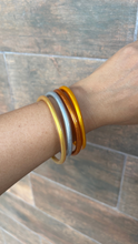 Cargar imagen en el visor de la galería, Set glitter jelly bangles
