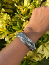 Cargar imagen en el visor de la galería, pulsera entrelazadas

