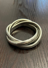 Cargar imagen en el visor de la galería, pulsera entrelazadas
