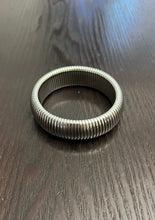 Cargar imagen en el visor de la galería, pulsera ancha
