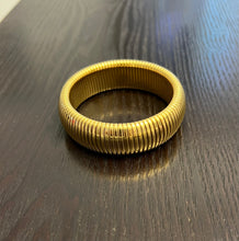 Cargar imagen en el visor de la galería, pulsera ancha
