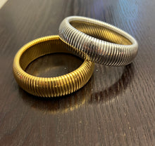 Cargar imagen en el visor de la galería, pulsera ancha
