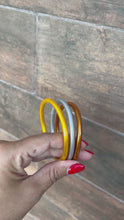 Cargar y reproducir el video en el visor de la galería, Trío glitter jelly bangles
