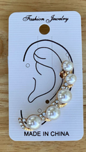 Cargar imagen en el visor de la galería, ear cuff de perlas
