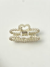 Cargar imagen en el visor de la galería, hair clips perlados
