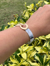 Cargar imagen en el visor de la galería, Pulseras en acrílico cerradas
