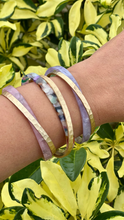 Cargar imagen en el visor de la galería, Pulseras en acrílico abiertas
