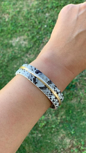 Cargar imagen en el visor de la galería, Pulsera piel sintética
