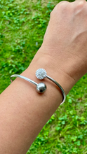 Cargar imagen en el visor de la galería, Pulsera con rhinestones plateada
